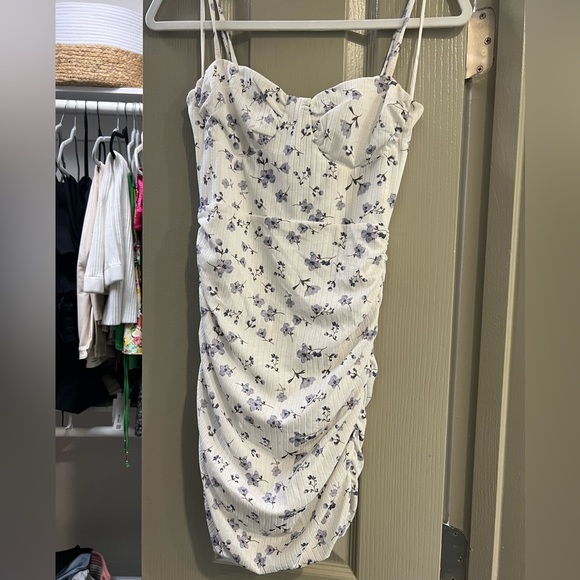 Princess Polly Floral Mini Dress. Size 4. - Picture 2 of 2